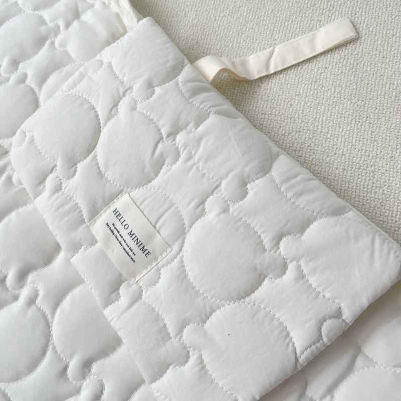 matelas-à-langer-blanc-tete-de-mickey-dans-matelas-mou-durable-subtil-must-have-parent-actif