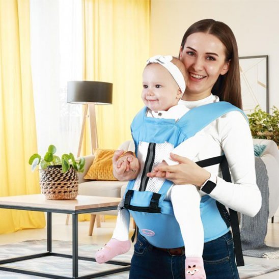 porte-bébé-bleu-ciel-porte-bebe-accessoire-transport-voyage-parc-promenade-avec-bébé-joie-de-bébé