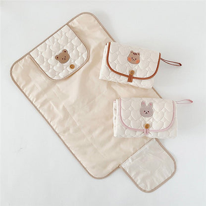 Matelas-à-langer-animaux-decoratif-simplicité-doux-decoratif-enfant-parent-changement-couches-facile-pratique-simplifiez-vous-la-vie-accessoire-voyage-bebe-joie-de-bebe