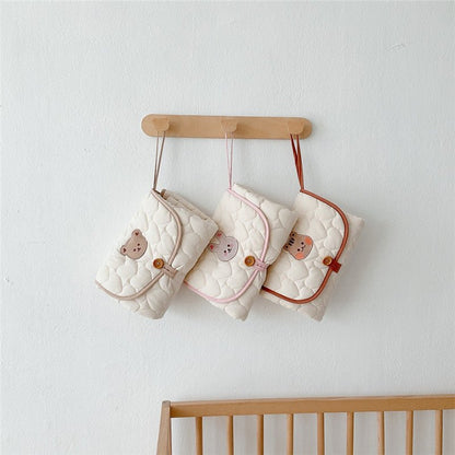 Matelas-langer-cute-adorable-change-couche-portatif-douceur-nourrisson-must-have-cadeau-maman-parent-actif-sortie-avec-bébé-joie-de-bébé-boutique-store-baby-accessories