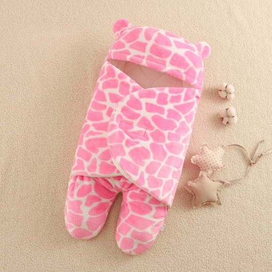gigoteuse-nid-d'ange-rose-forme-pierre-rose-pierre-enveloppe-chaleureuse-sieste-bebe-joie-de-bébé-accessoire-transport-voyage-deplacement-avec-bébé-cadeau-idéal-must-have-bonne-humeur-avec-bébé-dort-must-have