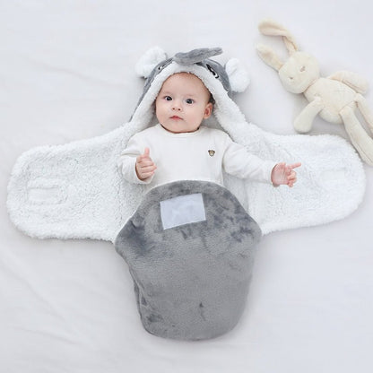nid-d'ange-bebe-gris-éléphant-couverture-emmaillotage-allure-animal-accessoire-voyage-sommeil-bébé-cocon-douillet-chaleureux-nourrisson-rituel-semblable-meilleur-sommeil-sentiment-appartenance-cocon-amour