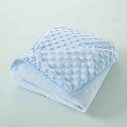 couverture-bebe-bleu-douceur-sieste-poussette-balade-sortie-accessoire-voyage-bébé