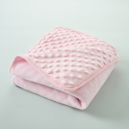 couverture-bébé-rose-polyvalence-sieste-poussette-doudou-maison