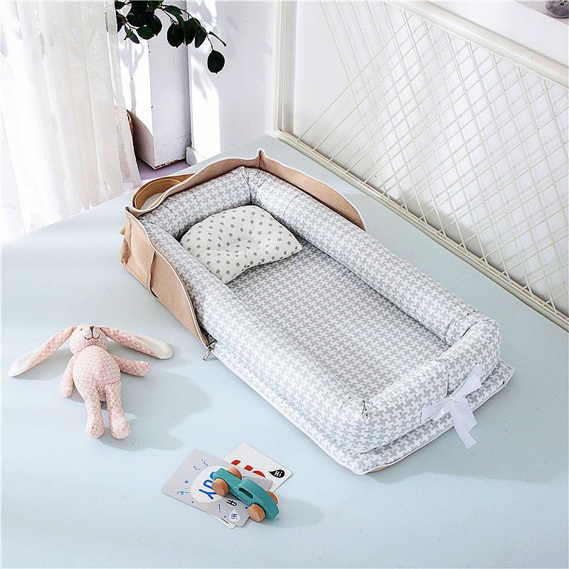 lit-de-voyage-bébé-reducteur-de-lit-joie-de-bébé-matelas-a-langer-lit-portable-bébé-bleu-blanc-confort-bébé-lit-de-voyage-bébé