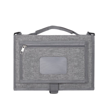 matelas-a-langer-gris-nomade-parent-en-deplacement-sortie-parc-voyage-avec-bebe-nourrisson-must-have-cadeau-parent-nouveau-né