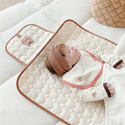 matelas-a-langer-motif-animal-coeur-confort-bebe-nourrisson-besoin-au-propre-voyage-parc-sortie-parentale-avec-bebe-joie-de-bébé