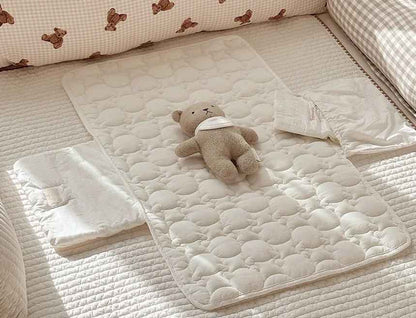 matelas-langer-douceur-blanche-surface-espace-généreux-change-couches-bébé-facile-boutique-joie-de-bébé