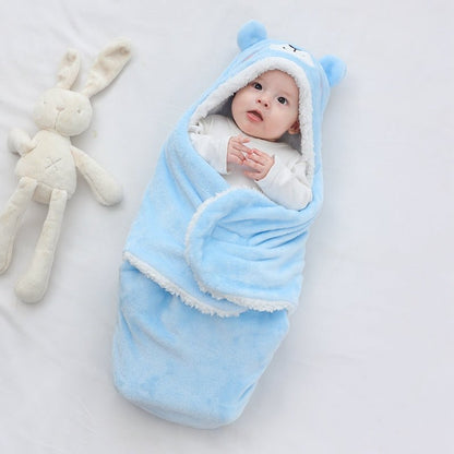 nid-d'ange-couverture-emmaillotage-bleu-ourson-cocon-douillet-joie-de-bébé-accessoire-transport-bebe-nid-ange-nourrisson-espace-calin