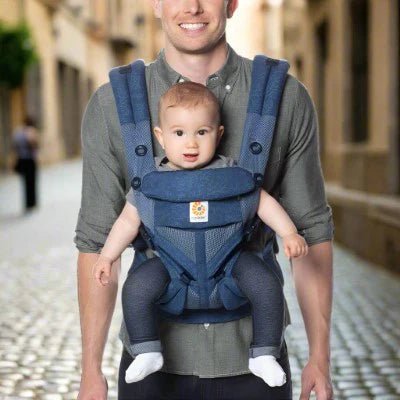 porte-bebe-bleu-motif-fleur-ergonomique-sac-matelas-a-langer-position-physiologique-joie-de-bébé